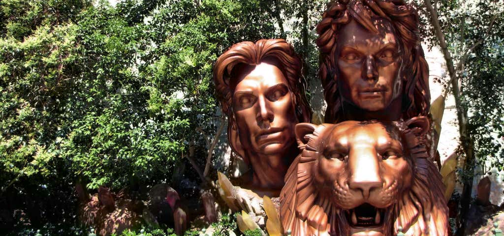 Photo of Giant Heads of Siegfried & Roy