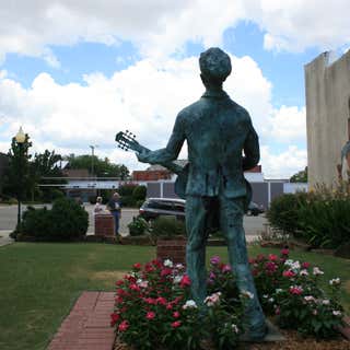 Woody Guthrie Statue & Murals