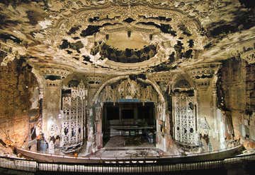 Photo of United Artists Theater (abandoned)