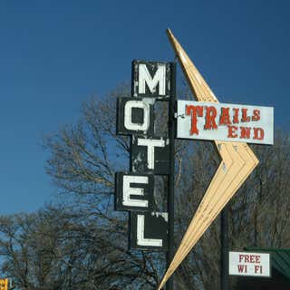 Trail's End Motel