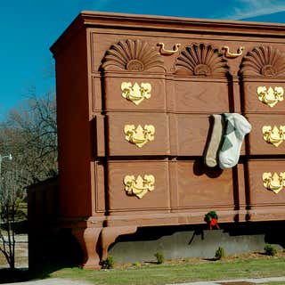 World's Largest Chest-Drawers