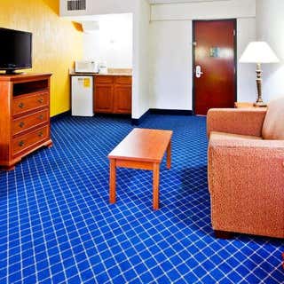 Holiday Inn Express & Suites Nashville-I-40&I-24(Spence Ln)