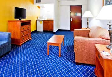 Photo of Holiday Inn Express Hotel & Suites Nashville-I-40&I-24