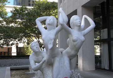 Photo of Three Groins in the Fountain