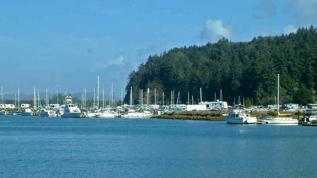 Windy Cove A B Winchester Bay Or Roadtrippers
