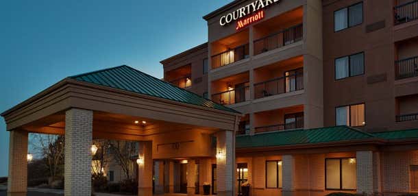 Photo of Courtyard Chicago St. Charles