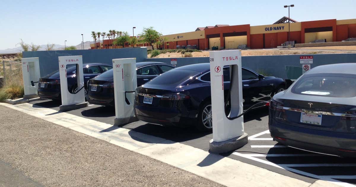 Tesla Supercharger, Barstow Roadtrippers