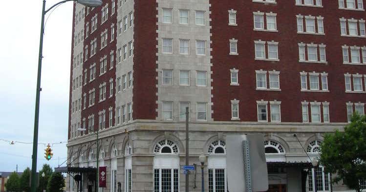 Hotel Utica, Utica Roadtrippers