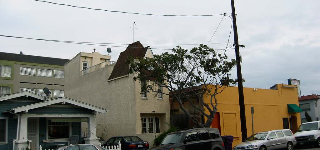 Photo of Skinny House