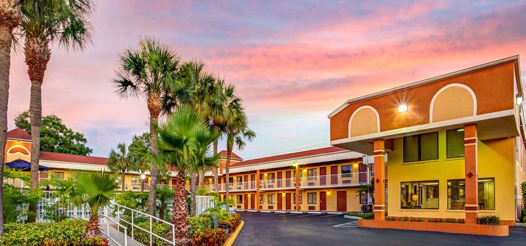 Photo of Howard Johnson Express Inn Suites - South Tampa / Airport