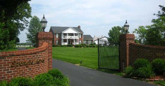 Spongie Acres Bed and Breakfast, Bowling Green Roadtrippers