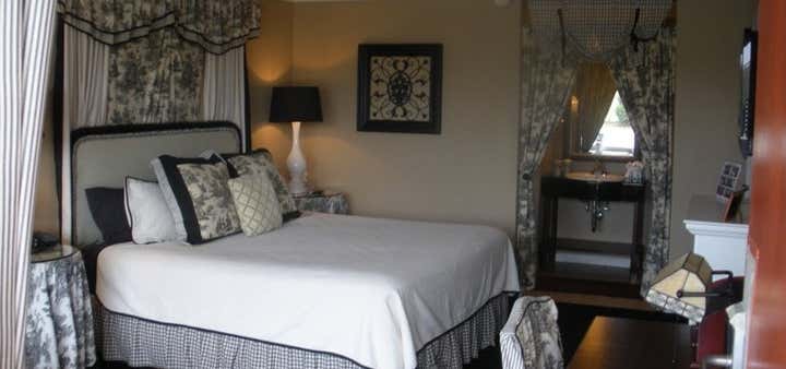 Photo of Golden Palms Inn & Suites