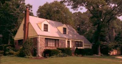 house-from-everybody-loves-raymond-merrick-roadtrippers