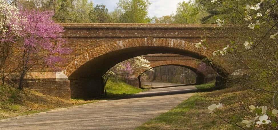 Photo of Colonial Parkway
