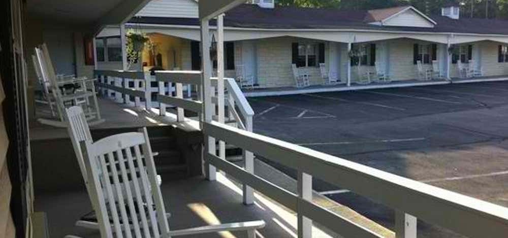 Photo of Longhouse Lodge Motel