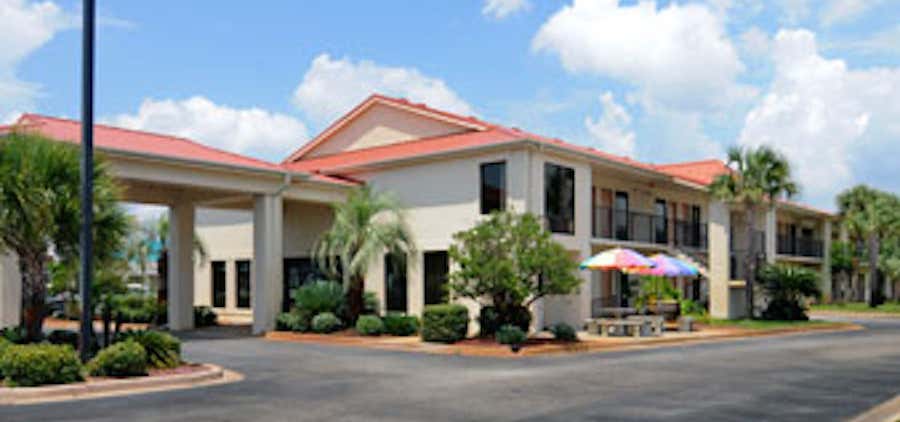 Photo of Days Inn & Suites by Wyndham Navarre Conference Center