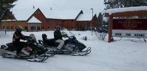Crooked River Lodge & Snowmobile Rental