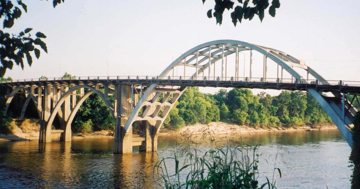 Edmund Pettus Bridge, Selma | Roadtrippers
