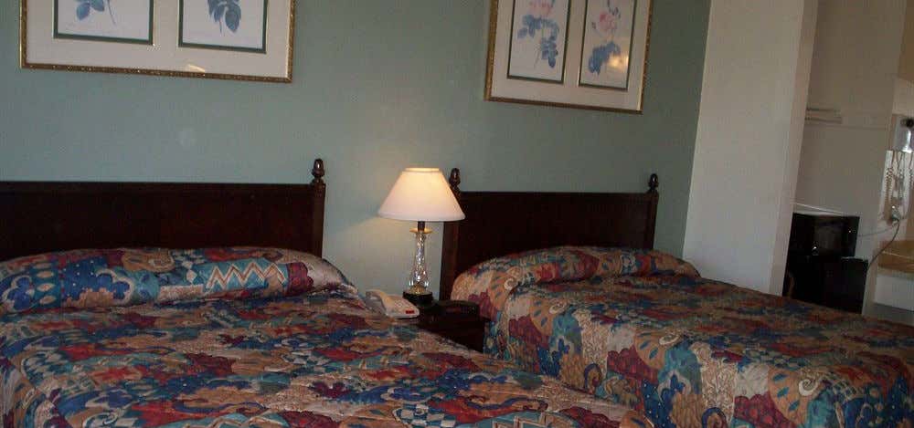 Photo of Somerville Inn & Suites