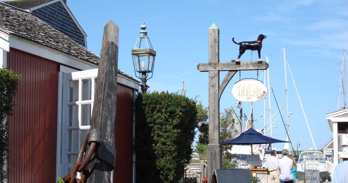 Black Dog Tavern, Vineyard Haven Roadtrippers