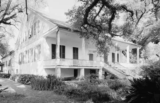 Spanish Moss And Spirits Haunted Southern Plantations Roadtrippers