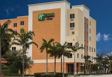 Photo of Holiday Inn Express & Suites Fort Lauderdale Airport South, an IHG Hotel