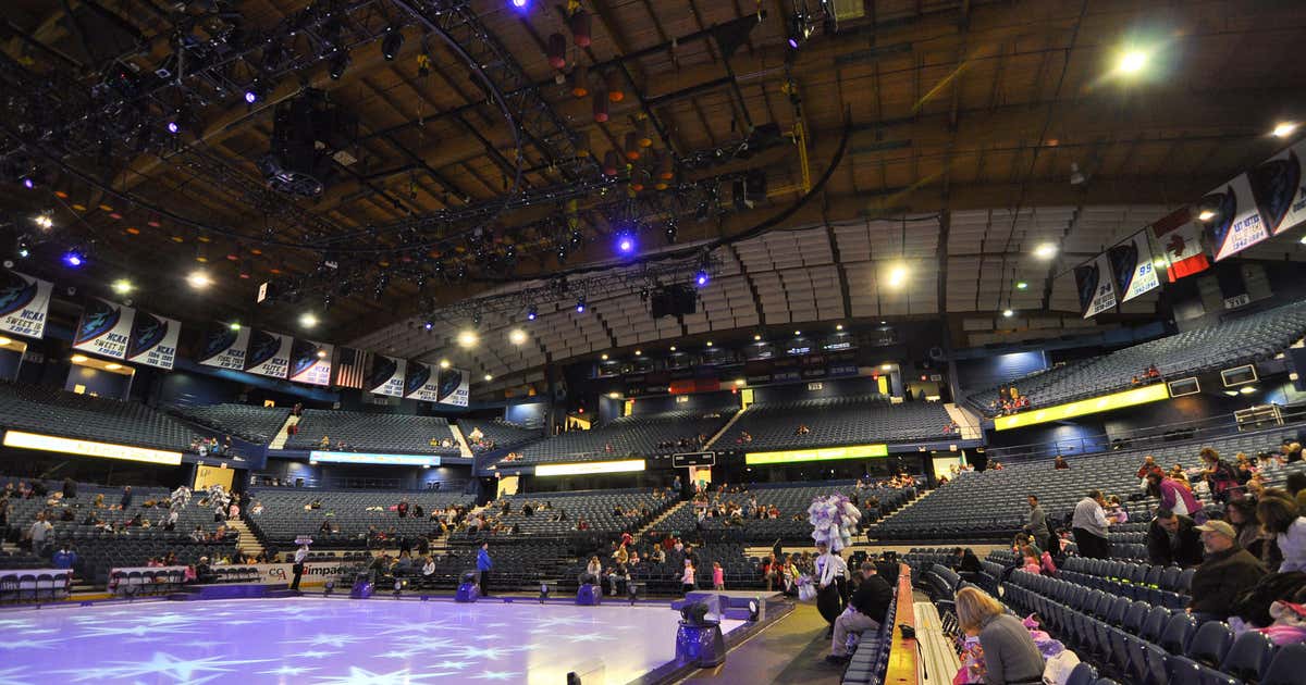 All State Arena Chicago Sky, Rosemont Roadtrippers