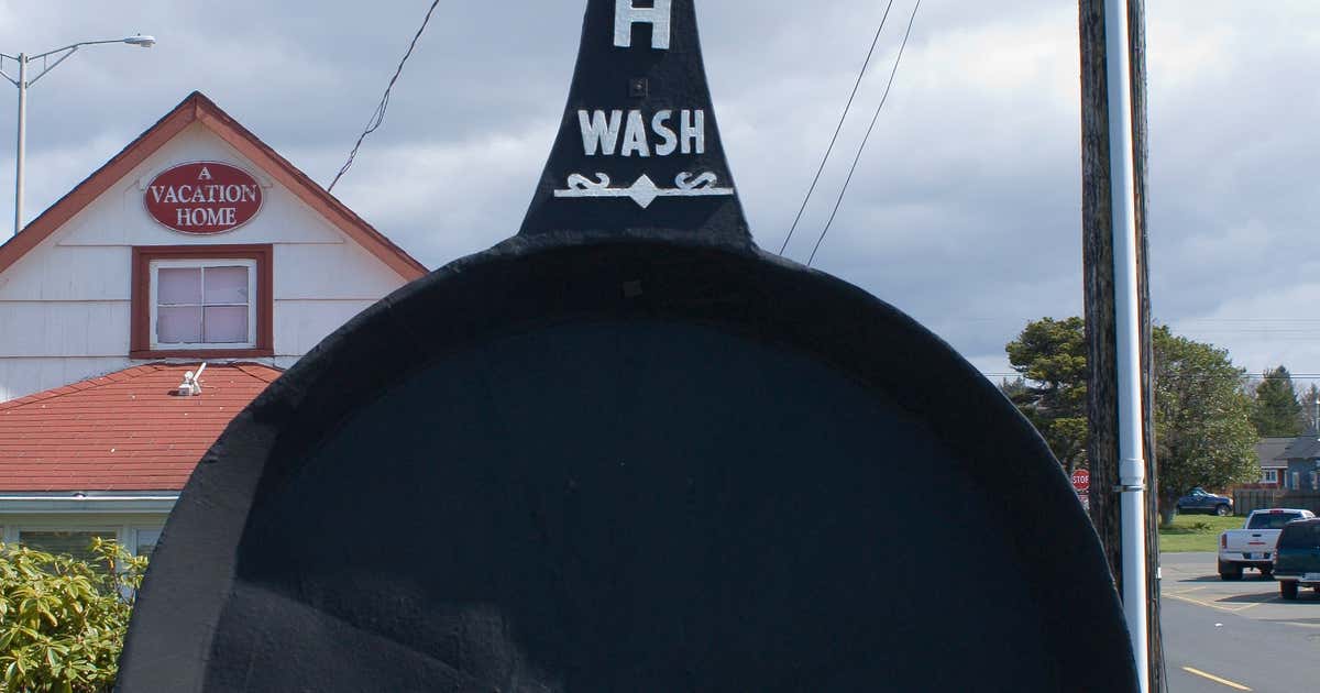 Worlds Largest Frying Pan, Long Beach Roadtrippers