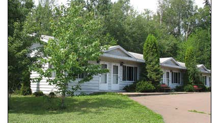 Lund S Motel Cottages Grand Marais Mn Roadtrippers
