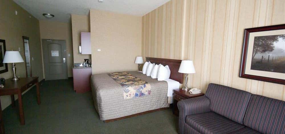 Photo of Redwood Inn & Suites