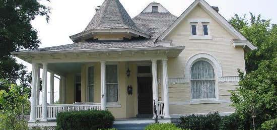 Photo of Linden Manor Bed and Breakfast