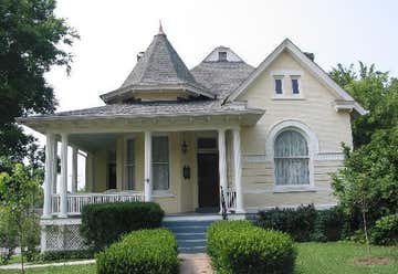 Photo of Linden Manor Bed and Breakfast