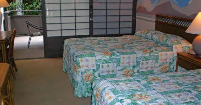 The Breakers Hotel, Honolulu Roadtrippers