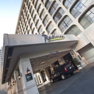Radisson Hotel & Suites Austin Downtown