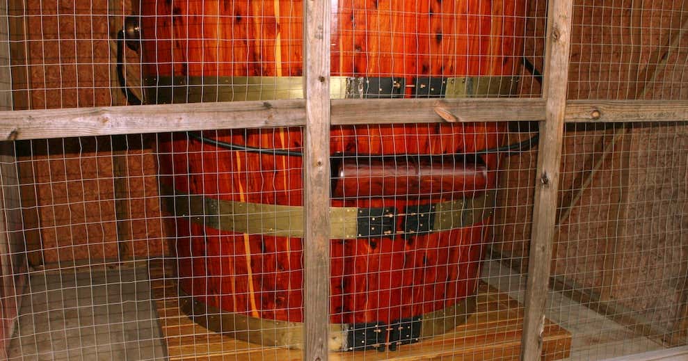 World's Largest Cedar Bucket, Murfreesboro Roadtrippers