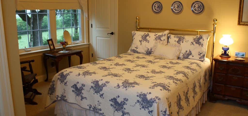 Photo of Royal Oaks Bed and Breakfast