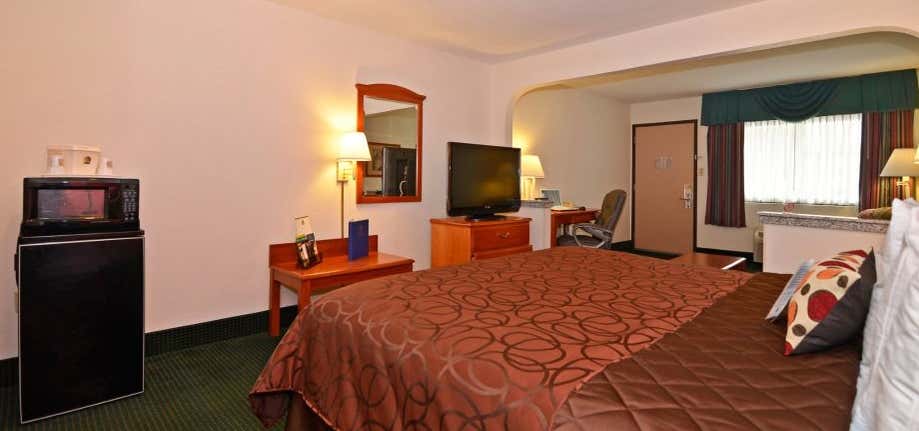 Photo of Econo Lodge Inn & Suites Memphis
