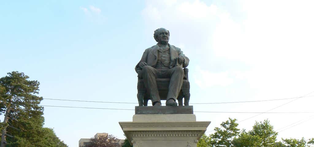 Photo of P. T. Barnum Statue