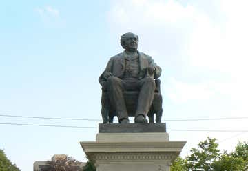 Photo of P. T. Barnum Statue