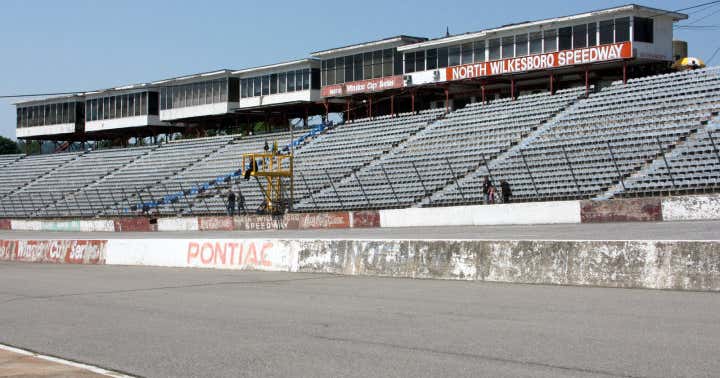 north-wilkesboro-speedway-north-wilkesboro-roadtrippers