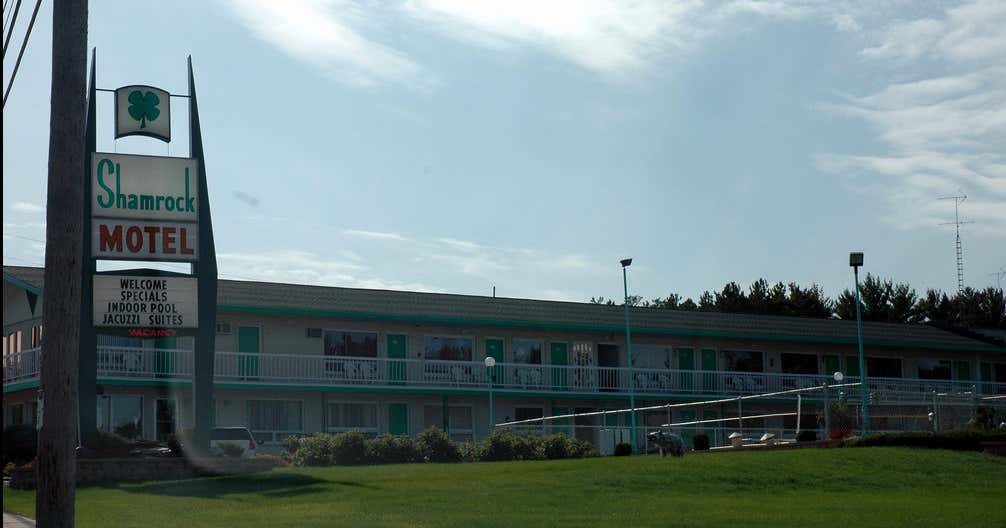 Shamrock Motel Resort & Suites, Wisconsin Dells Roadtrippers