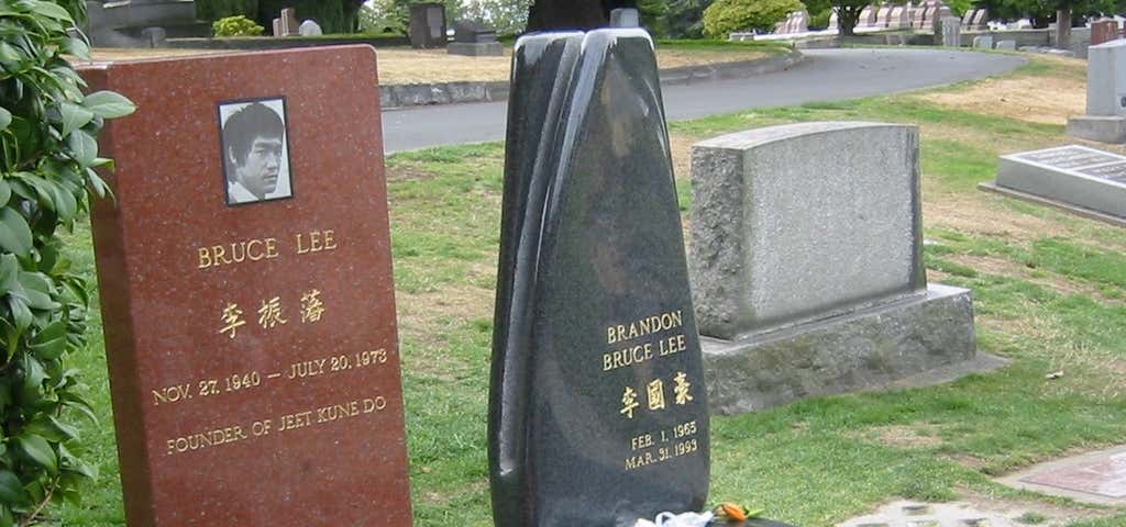 Photo of Graves of Bruce and Brandon Lee In Lake View Cemetery