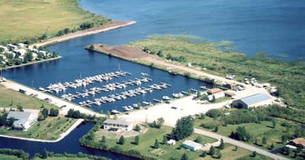 Warroad Estates Marina, Warroad Roadtrippers