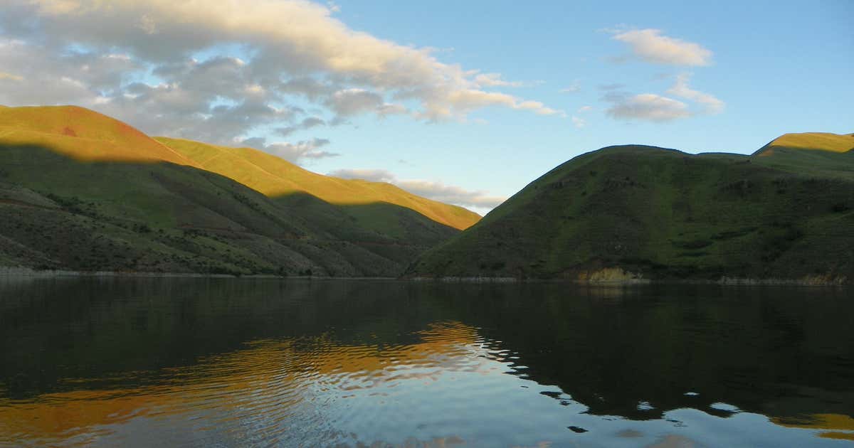 Brownlee Reservoir, Oregon Roadtrippers