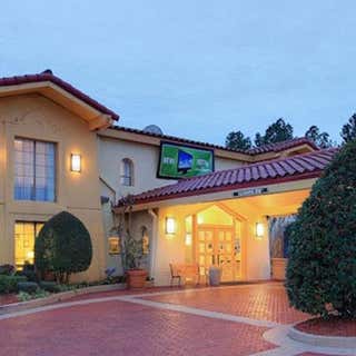La Quinta Inn & Suites by Wyndham N Little Rock - McCain Mall
