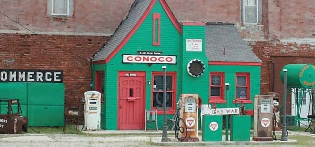 Photo of Hole in the Wall Conoco Station