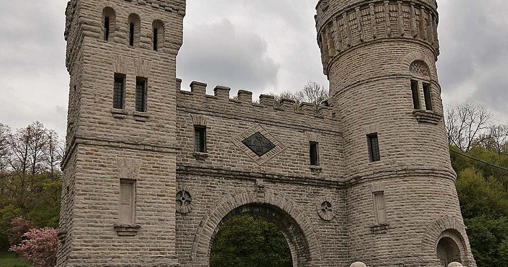 Elsinore Arch, Cincinnati Roadtrippers