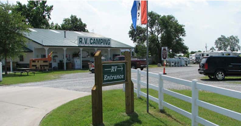 Hinton RV Park, Sikeston Roadtrippers