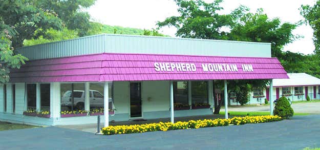 Photo of Shepherd Mountain Inn & Suites
