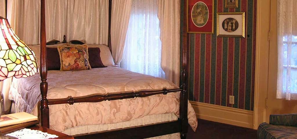 Photo of Georgian Manor Inn - Bed & Breakfast